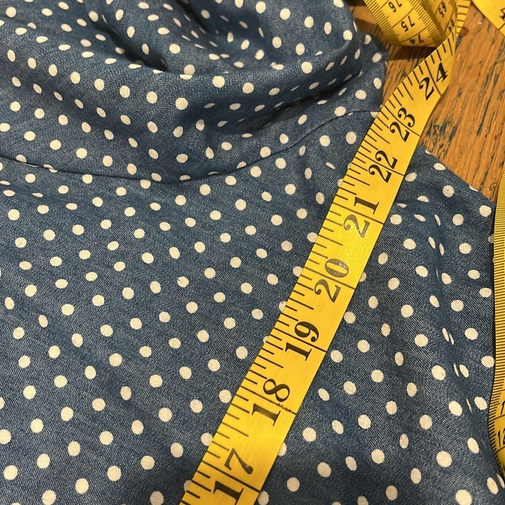 SUZANNE BETRO, beautiful denim blue and white polka dot crossover  blouse 2x - Picture 12 of 14
